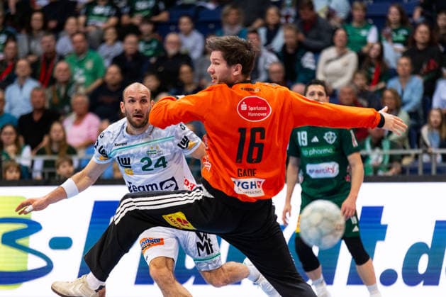 Marcel SCHILLER FRISCH AUF Goeppingen, 24 scores a goal, Action, Goal throw GER, TSV Hannover Burgdorf vs FRISCH AUF Goeppingen, Handball, Bundesliga, Matchday 23, Season 2025 2026, 01 03 2026, GER, TSV Hannover Burgdorf vs FRISCH AUF Goeppingen, Handball, Bundesliga, Matchday 23, Season 2025 2026, 01 03 2026, Hannover Copyright: xEibnerxPressefoto OliverxSchmidtx EP_OST