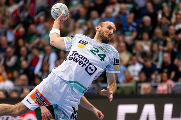 Marcel SCHILLER FRISCH AUF Goeppingen, 24 shoots shoots a seven-meter shot scores a goal, Action, Goal throw GER, TSV Hannover Burgdorf vs FRISCH AUF Goeppingen, Handball, Bundesliga, Matchday 23, Season 2025 2026, 01 03 2026, GER, TSV Hannover Burgdorf vs FRISCH AUF Goeppingen, Handball, Bundesliga, Matchday 23, Season 2025 2026, 01 03 2026, Hannover Copyright: xEibnerxPressefoto OliverxSchmidtx EP_OST