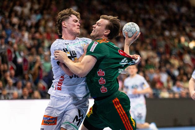 Victor KLOEVE FRISCH AUF Goeppingen, 07 in duel against Thomas Alfred SOLSTAD TSV Hannover Burgdorf, 44 GER, TSV Hannover Burgdorf vs FRISCH AUF Goeppingen, Handball, Bundesliga, Matchday 23, Season 2025 2026, 01 03 2026, GER, TSV Hannover Burgdorf vs FRISCH AUF Goeppingen, Handball, Bundesliga, Matchday 23, Season 2025 2026, 01 03 2026, Hannover Copyright: xEibnerxPressefoto OliverxSchmidtx EP_OST