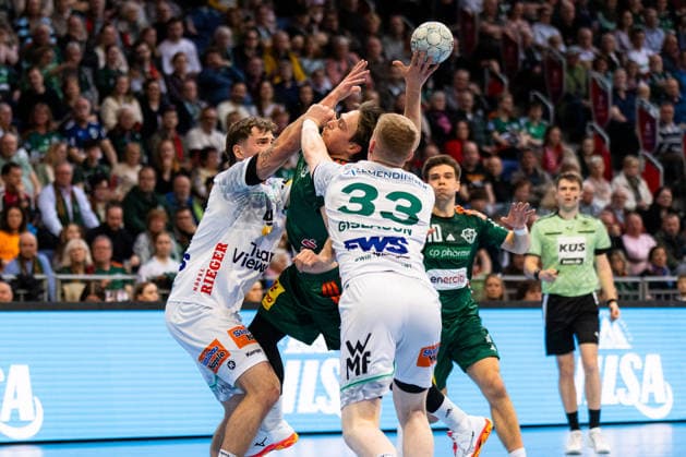 Leif TISSIER TSV Hannover Burgdorf, 07 in duel against Victor KLOEVE FRISCH AUF Goeppingen, 07 and Ymir GISLASON FRISCH AUF Goeppingen, 33 GER, TSV Hannover Burgdorf vs FRISCH AUF Goeppingen, Handball, Bundesliga, Matchday 23, Season 2025 2026, 01 03 2026, GER, TSV Hannover Burgdorf vs FRISCH AUF Goeppingen, Handball, Bundesliga, Matchday 23, Season 2025 2026, 01 03 2026, Hannover Copyright: xEibnerxPressefoto OliverxSchmidtx EP_OST