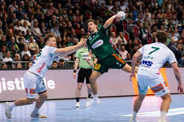Renars USCINS TSV Hannover Burgdorf, 10 scores a goal, Action, Goal throw GER, TSV Hannover Burgdorf vs FRISCH AUF Goeppingen, Handball, Bundesliga, 23 Matchday, Season 2025 2026, 01 03 2026, GER, TSV Hannover Burgdorf vs FRISCH AUF Goeppingen, Handball, Bundesliga, 23 Matchday, Season 2025 2026, 01 03 2026, Hannover Copyright: xEibnerxPressefoto OliverxSchmidtx EP_OST