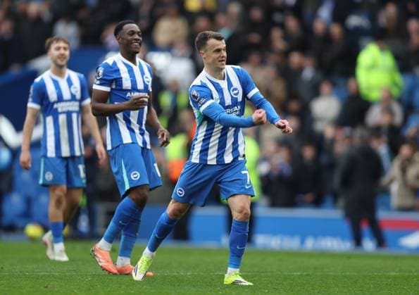 Premier League - Brighton & Hove Albion FC v Nottingham Forest FC LONDON, ENGLAND, MARCH 1: Solly March of Brighton & Hove Albion celebrates the victory at the full time whistle during the match between Brighton and& Hove Albion FC and Nottingham Forest FC in the Premier League at the AMEX Community Stadium in Brighton, England, on March 1. (Photo by Daniel Weir) Brighton AMEX Community Stadium England Copyright: xDanielxWeir SportsxPressxPhotox SPPA_Brighton_Nottingham_Forest_010326_DW89
