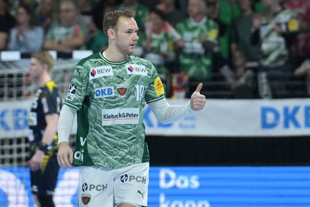 01 03 2026, xlakx, Handball Daikin HBL, Fuechse Berlin Rhein Neckar Löwen v l Mathias Gidsel Fuechse Berlin gives instructions, gesticulates with arms, gesticulate, gives instructions Berlin Daniel Lakomski