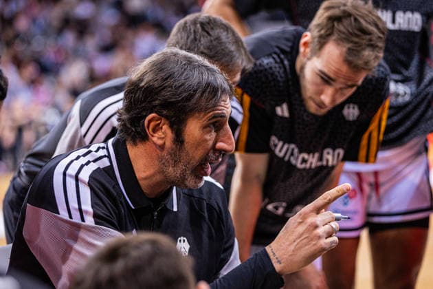 FIBA World Cup Qualifier Germany vs Croatia 01 03 2026 Alex Mumbru Head Coach German Basketball Federation during the pre-match speech FIBA Basketball World Cup 2027 European Qualifiers, Germany vs Croatia, 1 3 2026, Telekom Dome, Bonn Copyright: xBEAUTIFULxSPORTS Derixx