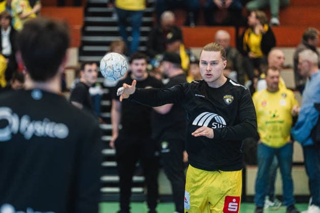 Jörn Persson HSG Krefeld Niederrhein, 34 , Pass during warm-up HSG Krefeld Niederrhein vs HC Oppenweiler Backnang, Handball, 2 HBL, 22 Matchday, Season 2025 26, 01 03 2026, HSG Krefeld Niederrhein vs HC Oppenweiler Backnang, Handball, 2 HBL, 22 Matchday, Season 2025 26, 01 03 2026 Krefeld Copyright: xEibner-Pressefoto LukasxBaldygax EP_LBA