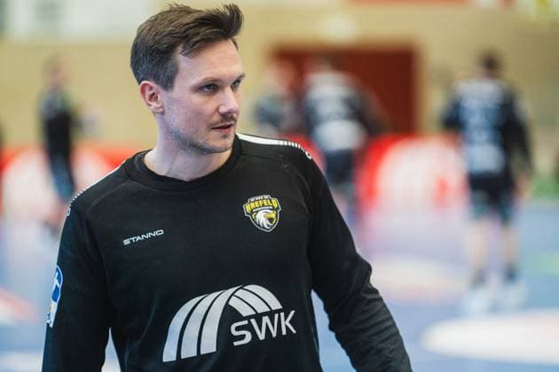 Mike Schulz HSG Krefeld Niederrhein, 23 , Concentration before the game HSG Krefeld Niederrhein vs HC Oppenweiler Backnang, Handball, 2 HBL, 22 Matchday, Season 2025 26, 01 03 2026, HSG Krefeld Niederrhein vs HC Oppenweiler Backnang, Handball, 2 HBL, 22 Matchday, Season 2025 26, 01 03 2026 Krefeld Copyright: xEibner-Pressefoto LukasxBaldygax EP_LBA