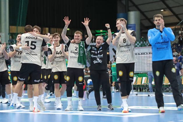 Handball DAIKIN HBL, SC DHfK Leipzig Bergischer HC 01 03 2026 Noah Beyer 2, Bergischer HC and his team cheer to the fans Joy, emotions, away win Handball, DAIKIN HBL, 1 Bundesliga, Season 2025 2026, Matchday 23 SC DHfK Leipzig vs Bergischer HC on 01 03 2026 at Quarterback Immobilien Arena Leipzig Copyright: xBEAUTIFULxSPORTS JanxKaeferx