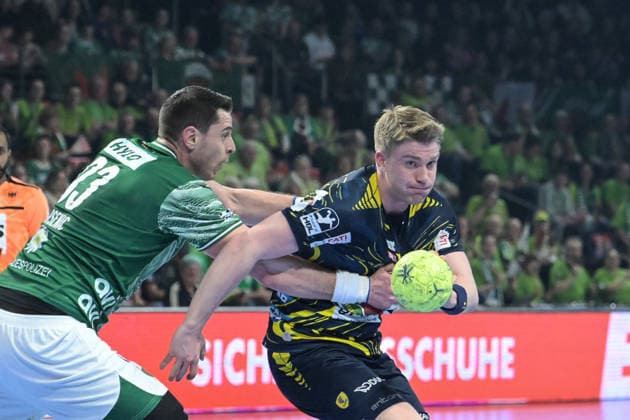 01 03 2026, xlakx, Handball Daikin HBL, Fuechse Berlin Rhein Neckar Löwen v l Mijajlo Marsenic Fuechse Berlin , Haukur Thrastarson Rhein Neckar Loewen duel, duel, fight, tackle Berlin Daniel Lakomski