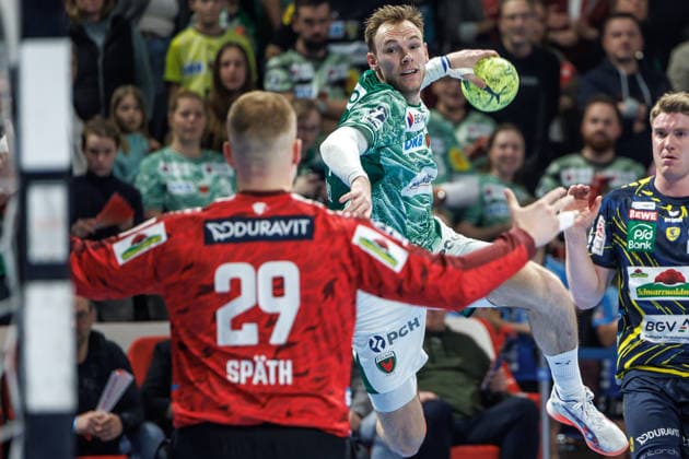 Berlin, 01 03 26, Handball Bundesliga, Fuechse Berlin Rhein Neckar Löwen, 23 Matchday, Max Schmeling Halle Mathias Gidsel Füchse Berlin throws the ball on goal Fuechse Berlin HSG Wetzlar