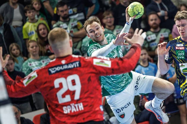 Berlin, 01 03 26, Handball Bundesliga, Fuechse Berlin Rhein Neckar Löwen, 23 Matchday, Max Schmeling Halle Mathias Gidsel Füchse Berlin throws the ball on goal Fuechse Berlin HSG Wetzlar