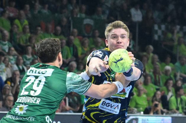01 03 2026, xlakx, Handball Daikin HBL, Fuechse Berlin Rhein Neckar Löwen v l Lukas Herburger Fuechse Berlin , Haukur Thrastarson Rhein Neckar Loewen duel, duel, fight, tackle Berlin Daniel Lakomski