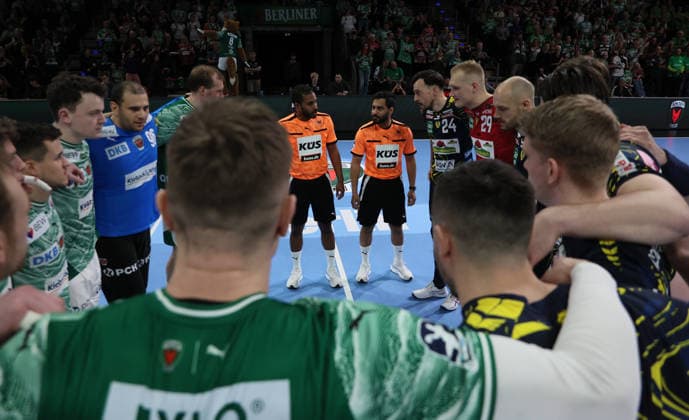 GER HBL Season 2025 2026 FÜCHSE Berlin vs Rhein Neckar Löwen, 01 03 26, Max Schmeling Halle, Berlin, Welcome, both teams, center circle, referee, before the match