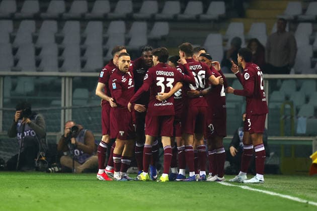 Giovanni Simeone (Torino Fc) celebrates after scoring his team s first goal with team mates, Serie A, Torino FC v SS Lazio , Olimpico, March 1, 2026, Turin, Italy.