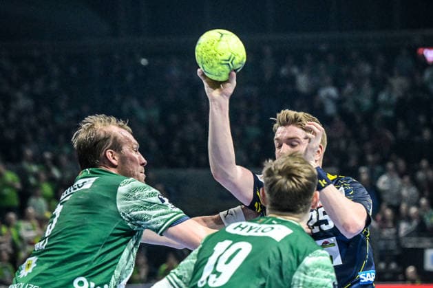 01 03 2026, xlakx, Handball Daikin HBL, Fuechse Berlin Rhein Neckar Löwen v l Max Darj Fuechse Berlin , Haukur Thrastarson Rhein Neckar Loewen , Mathias Gidsel Fuechse Berlin Zweikampf, Duell, Kampf, tackle Berlin Daniel Lakomski