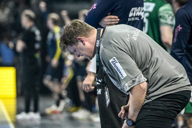 01 03 2026, xlakx, Handball Daikin HBL, Fuechse Berlin Rhein Neckar Löwen v l Nicolej Krickau Fuechse Berlin Trainer enttaeuscht, schaut enttaeuscht, niedergeschlagen, disappointed Berlin Daniel Lakomski