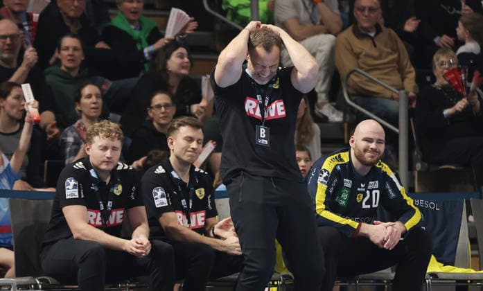 Coach Maik Machulla and bench stunned, disappointed Action upper body Sport Handball HBL Bundesliga Men 23 Matchday Season 2025 2026 01 03 2026 Füchse Berlin vs Rhein Neckar Löwen RNL