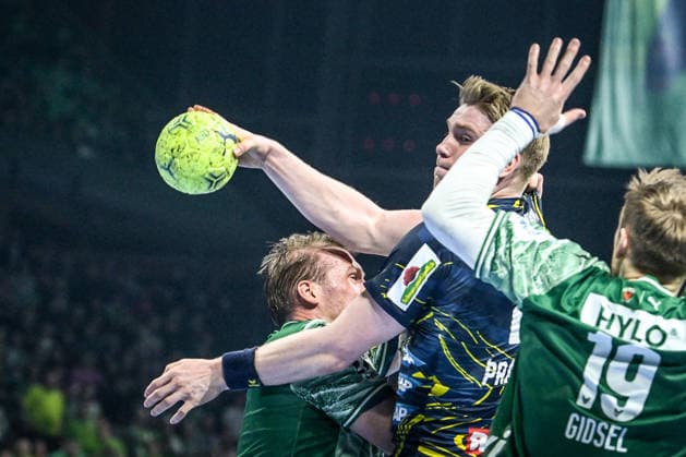 01 03 2026, xlakx, Handball Daikin HBL, Fuechse Berlin Rhein Neckar Löwen v l Max Darj Fuechse Berlin , Haukur Thrastarson Rhein Neckar Loewen , Mathias Gidsel Fuechse Berlin Zweikampf, Duell, Kampf, tackle Berlin Daniel Lakomski