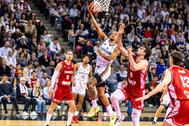 GER, FIBA Basketball World Cup 2027, European Qualifiers, Germany Croatia 01 03 2026, Telekom Dome, Bonn, GER, FIBA Basketball World Cup 2027, European Qualifiers, Germany Croatia Nelson Weidemann Germany, No11 , Dario Saric Croatia, No9 Â Photo Alexander Trienitz Bonn Telekom Dome Nordrhein Westfalen Germany
