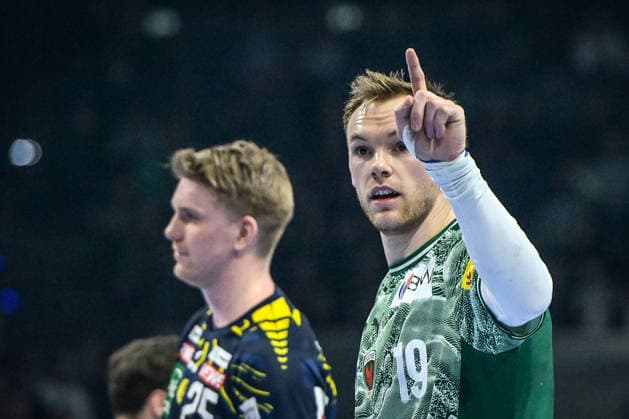 01 03 2026, xlakx, Handball Daikin HBL, Fuechse Berlin Rhein Neckar Löwen v l Haukur Thrastarson Rhein Neckar Loewen , Mathias Gidsel Fuechse Berlin gives instructions, gesticulates with his arms, gesticulates, gives instructions Berlin Daniel Lakomski
