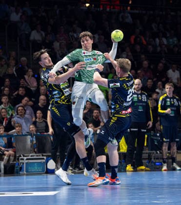 Handball, Men, Season 2025 2026, DAIKIN Handball Bundesliga 23 Matchday , Füchse Berlin Rhein Neckar Löwen, f l Robert Timmermeister Löwen , Nils Lichtlein Füchse Berlin , Haukur Thrastarson Löwen , 01 03 2026, Copyright: xSebastianxRäppold MatthiasxKochx
