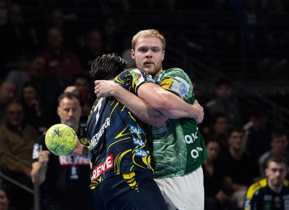 Handball, Men, Season 2025 2026, DAIKIN Handball Bundesliga 23 Matchday , Füchse Berlin Rhein Neckar Löwen, f l Robert Timmermeister Löwen , Matthes Langhoff Füchse Berlin , 01 03 2026, Copyright: xSebastianxRäppold MatthiasxKochx