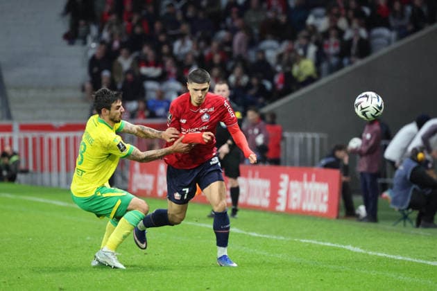 FOOTBALL : LOSC Lille vs FC Nantes - Ligue 1 J24 - 01 03 2026 Matias FERNANDEZ-PARDO (LOSC Lille) et Fabien CENTONZE (FC Nantes) lors du match LOSC Lille vs FC Nantes, Ligue 1 J24, Decathlon Arena stade Pierre Mauroy, le 1er mars 2026 - photo Laurent Sanson PsnewZ  Copyright: xLaurentxSANSONx xPsnewZx