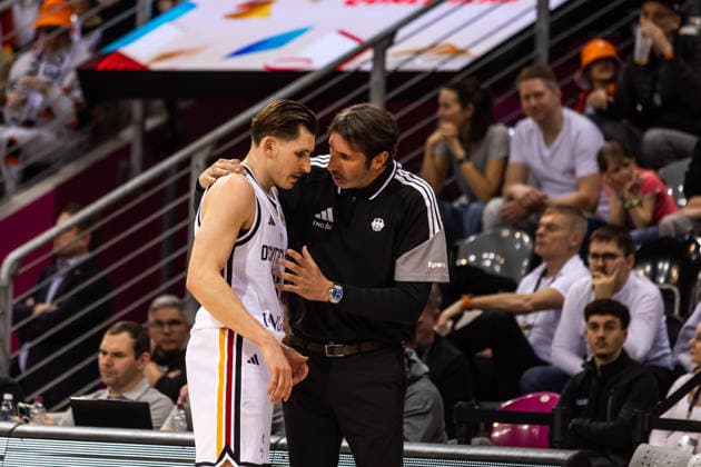 GER, FIBA Basketball World Cup 2027, European Qualifiers, Germany Croatia 01 03 2026, Telekom Dome, Bonn, GER, FIBA Basketball World Cup 2027, European Qualifiers, Germany Croatia Ãlex Mumbru Trainer, Germany talks to David Krämer Germany, No44 Â Photo Alexander Trienitz Bonn Telekom Dome Nordrhein Westfalen Germany