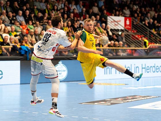 Jan von Boenigk VfL Eintracht Hagen, 95 on goal throw against Leif Haack TV 05 07 Huettenberg, 20 VfL Eintracht Hagen vs TV 05 07 Huettenberg , Handball, 2 Bundesliga, 22 Matchday, Season 2025 2026, 01 03 2026 VfL Eintracht Hagen vs TV 05 07 Huettenberg , Handball, 2 Bundesliga, 22 Matchday, Season 2025 2026, 01 03 2026 Hagen Copyright: xEibner-Pressefoto DamianxKruczynx EP_DKI