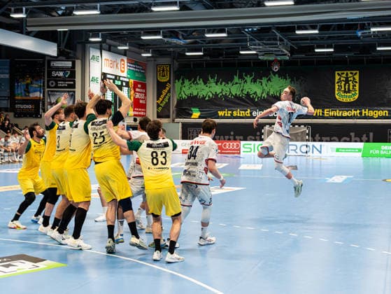 Paul Ohl TV 05 07 Huettenberg, 10 on goal throw against the defense of VfL Eintracht Hagen VfL Eintracht Hagen vs TV 05 07 Huettenberg , Handball, 2 Bundesliga, 22 Matchday, Season 2025 2026, 01 03 2026 VfL Eintracht Hagen vs TV 05 07 Huettenberg , Handball, 2 Bundesliga, 22 Matchday, Season 2025 2026, 01 03 2026 Hagen Copyright: xEibner-Pressefoto DamianxKruczynx EP_DKI