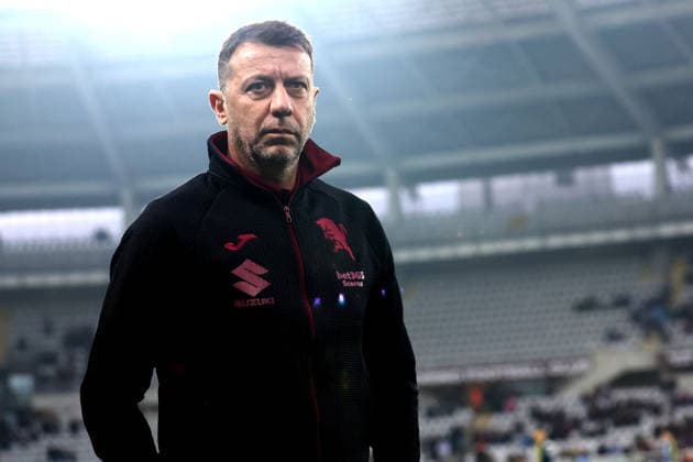 Torino Fc - SS Lazio Roberto D Aversa, head coach of Torino Fc looks on during the Serie A match beetween Torino Fc and SS Lazio at Stadio Olimpico on March 1, 2026 in Turin, Italy . Torino Stadio Olimpico Italy Copyright: xMarcoxCanonierox