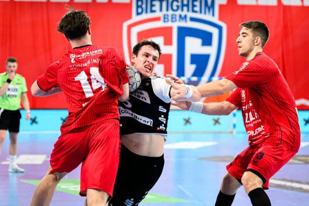 Bietigheim HBL 25 26 SG BBM Bietigheim HSG Nordhorn Lingen v li Fynn Nicolaus Bietigheim , Christian Wilhelm Nordhorn , Nikola Vlahovic Bietigheim Bietigheim Bissingen Egetrans Arena Baden Württemberg Germany