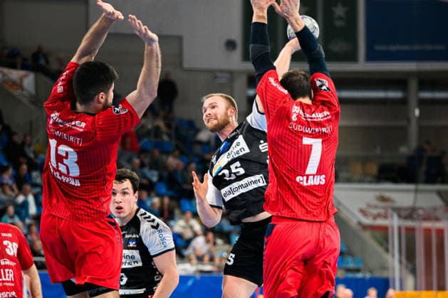 Bietigheim HBL 25 26 SG BBM Bietigheim HSG Nordhorn Lingen v li Juan de la Pena Bietigheim ,Jaris Tobeler Nordhorn , Dominik Claus Bietigheim Bietigheim Bissingen Egetrans Arena Baden Württemberg Germany