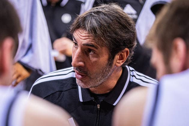 FIBA World Cup Qualifier Germany vs Croatia 01 03 2026 Alex Mumbru Headcoach German Basketball Federation during timeout FIBA Basketball World Cup 2027 European Qualifiers, Germany vs Croatia, 1 3 2026, Telekom Dome, Bonn Copyright: xBEAUTIFULxSPORTS Derixx