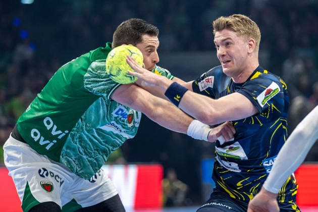 Berlin, 01 03 26, Handball Bundesliga, Fuechse Berlin Rhein Neckar Löwen, 23 Matchday, Max Schmeling Halle Haukur Thrastarson Rhein Neckar Löwen throws the ball at the goal Fuechse Berlin HSG Wetzlar