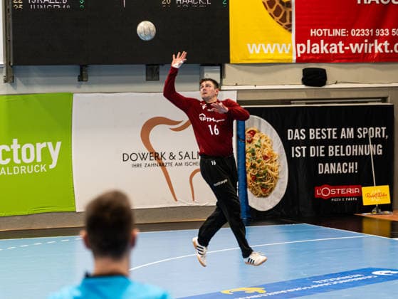 Pascal Bochmann VfL Eintracht Hagen, 16 on a save VfL Eintracht Hagen vs TV 05 07 Huettenberg , Handball, 2 Bundesliga, 22 Matchday, Season 2025 2026, 01 03 2026 VfL Eintracht Hagen vs TV 05 07 Huettenberg , Handball, 2 Bundesliga, 22 Matchday, Season 2025 2026, 01 03 2026 Hagen Copyright: xEibner-Pressefoto DamianxKruczynx EP_DKI