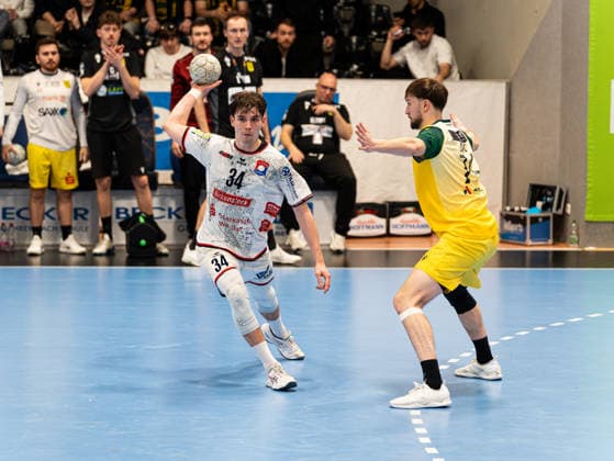 Paul Kompenhans TV 05 07 Huettenberg, 34 in duel against Josip Jukic VfL Eintracht Hagen, 74 VfL Eintracht Hagen vs TV 05 07 Huettenberg , Handball, 2 Bundesliga, 22 Matchday, Season 2025 2026, 01 03 2026 VfL Eintracht Hagen vs TV 05 07 Huettenberg , Handball, 2 Bundesliga, 22 Matchday, Season 2025 2026, 01 03 2026 Hagen Copyright: xEibner-Pressefoto DamianxKruczynx EP_DKI