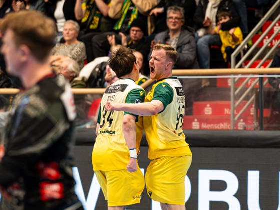 Linus Kutz VfL Eintracht Hagen, 34 and Jan von Boenigk VfL Eintracht Hagen, 95 cheer VfL Eintracht Hagen vs TV 05 07 Huettenberg , Handball, 2 Bundesliga, 22 Matchday, Season 2025 2026, 01 03 2026 VfL Eintracht Hagen vs TV 05 07 Huettenberg , Handball, 2 Bundesliga, 22 Matchday, Season 2025 2026, 01 03 2026 Hagen Copyright: xEibner-Pressefoto DamianxKruczynx EP_DKI