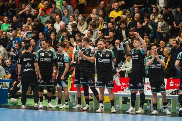 HC Oppenweiler Backnang, cheers a goal from the bench HSG Krefeld Niederrhein vs HC Oppenweiler Backnang, Handball, 2 HBL, Matchday 22, Season 2025 26, 01 03 2026, HSG Krefeld Niederrhein vs HC Oppenweiler Backnang, Handball, 2 HBL, Matchday 22, Season 2025 26, 01 03 2026 Krefeld Copyright: xEibner-Pressefoto LukasxBaldygax EP_LBA