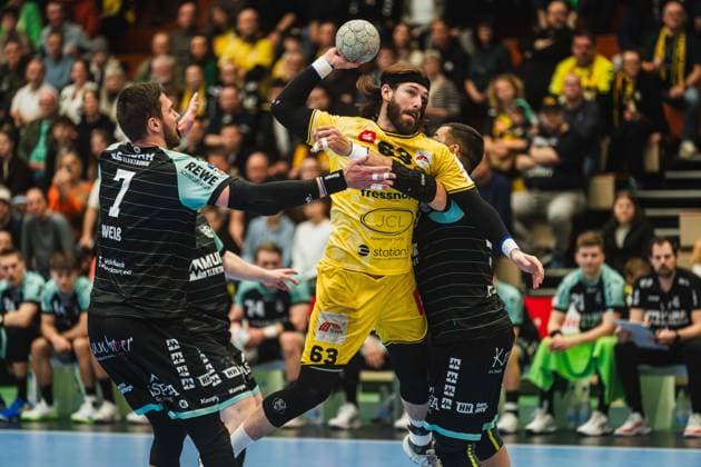 Julius Rose HSG Krefeld Niederrhein, 63 , jump shot, duel HSG Krefeld Niederrhein vs HC Oppenweiler Backnang, Handball, 2 HBL, 22 Matchday, Season 2025 26, 01 03 2026, HSG Krefeld Niederrhein vs HC Oppenweiler Backnang, Handball, 2 HBL, 22 Matchday, Season 2025 26, 01 03 2026 Krefeld Copyright: xEibner-Pressefoto LukasxBaldygax EP_LBA