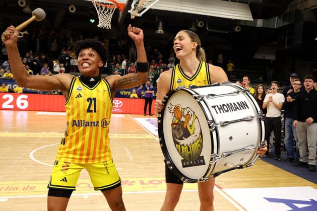 DEU, easyCredit DBBL, ALBA vs Rutronik Stars Keltern, 01 03 2026, Soemmeringhalle, Berlin, DEU, easyCredit DBBL, ALBA vs Rutronik Stars Keltern, in the picture Deeshyra Thomas ALBA Berlin 21 , Emily Kiser ALBA Berlin 33 nordphotoxGmbHx xEngler nph00076