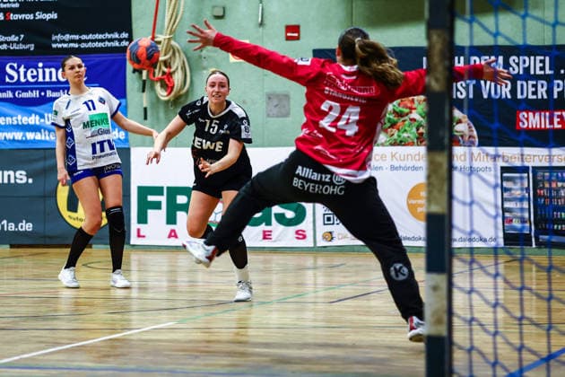 Handball I Women I Season 2025 2026 I 3 Liga Nord I 17 Matchday I SV Henstedt Ulzburg TUS 97 Bielefeld Jöllenbeck I 28 02 2026 Annika Günther 15, SV Henstedt Ulzburg Tina Stanojevic 24, TUS 97 Bielefeld Jöllenbeck Copyright: xLobeca RalfxHomburgx