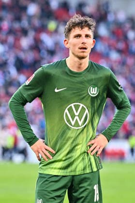 Bundesliga; VfB Stuttgart - VfL Wolfsburg; 01.03.2026 STUTTGART, DEUTSCHLAND - 01. MÄRZ: hängende Köpfe und enttäuschte Blicke bei den Gästen nach dem Bundesligamatch zwischen dem VfB Stuttgart und dem VfL Wolfsburg am 24. Spieltag in der MHP-Arena DFL REGULATIONS PROHIBIT ANY USE OF PHOTOGRAPHS AS IMAGE SEQUENCES AND OR QUASI-VIDEO Niederlage Jesper Grange LINDSTROM (VfL Wolfsburg 19) *** Bundesliga VfB Stuttgart VfL Wolfsburg 01 03 2026 STUTTGART, GERMANY 01 MARCH Hanging heads and disappointed looks from the visitors after the Bundesliga match between VfB Stuttgart and VfL Wolfsburg on matchday 24 at the MHP Arena DFL REGULATIONS PROHIBIT ANY USE OF PHOTOGRAPHS AS IMAGE SEQUENCES AND OR QUASI VIDEO Defeat Jesper Grange LINDSTROM VfL Wolfsburg 19 Copyright: xBEAUTIFULxSPORTS Goldbergx