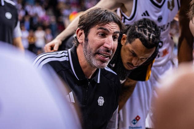 FIBA World Cup Qualifier Germany vs Croatia 01 03 2026 Alex Mumbru Headcoach German Basketball Federation during timeout FIBA Basketball World Cup 2027 European Qualifiers, Germany vs Croatia, 1 3 2026, Telekom Dome, Bonn Copyright: xBEAUTIFULxSPORTS Derixx
