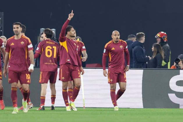 Italy: Serie a football match AS Roma vs Juventus Roma™s Dutch midfielder Donyell Malen celebrates after scoring a goal of 3-1 during the Serie A football match between AS Roma vs Juventus at the Olimpico Stadium in Rome, Italy on March 01, 2026. _BPH8846 Copyright: xAntonioxBalascox