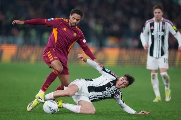 Roma™s Devyne Rensch Juventus s Andrea Cambiaso during the Serie A EniLive soccer match between Roma and Juventus at the Rome s Olympic stadium, Italy - Sunday March 01, 2026 - Soccer ( Photo by Alfredo Falcone LaPresse )  Copyright: xAlfredoxFalcone LaPressex