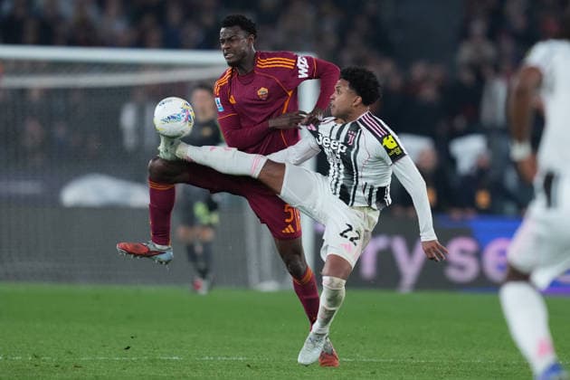 Roma™s Evan Ndicka Juventus™s Weston McKennie during the Serie A EniLive soccer match between Roma and Juventus at the Rome s Olympic stadium, Italy - Sunday March 01, 2026 - Soccer ( Photo by Alfredo Falcone LaPresse )  Copyright: xAlfredoxFalcone LaPressex