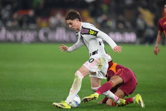 Kenan Yildiz of FC Juventus under pressure from Evan Ndicka of AS Roma during the match of 27th day of the Serie A Championship between A.S.Roma and F.C. Juventus at the Olimpico Stadium on Mar 1, 2026 in Rome, Italy. during AS Roma vs Juventus FC, Italian soccer Serie A match in Rome, Italy, March 01 2026  Copyright: xRobertoxRamaccia IPAxSportx xipa-agency.netx xx IPA_72239877 IPA_Agency_IPA72239877