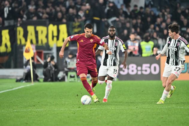 March 1, 2026, Roma, Roma, Italia: Zeki Celik (AS Roma) During the 2025 26 Italian Serie A football match between AS Roma and FC Juventus on March 1, 2026, at the Stadio Olimpico in Rome...Pictured: Roma Italia - ZUMAs236 20260301_aap_s236_060 Copyright: xFabioxSassox