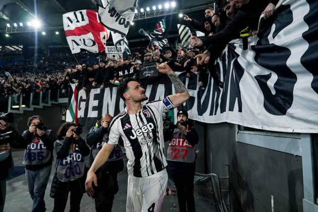 AS Roma v Juventus FC - Serie A Enilive Federico Gatti of Juventus FC celebrates with supporters at the end of the serie Serie A Enilive match between AS Roma and Juventus FC at Stadio Olimpico on March 01, 2026 in Rome, Italy Rome Stadio Olimpico Lazio Italy Copyright: xGiuseppexMaffiax 260301_SerieA_Roma-Juventus_GM_06290