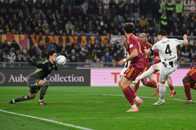Juventus s Federico Gatti goal 3-3 during the Serie A Enilive soccer match between AS Roma and Juventus FC at the Rome s Olympic stadium, Italy - Sunday, March 01, 2026. - Soccer.  Copyright: xFabrizioxCorradetti LaPressex